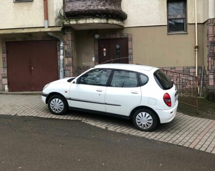 Белый Дайхатсу Сирион, объемом двигателя 1 л и пробегом 166 тыс. км за 3300 $, фото 1 на Automoto.ua