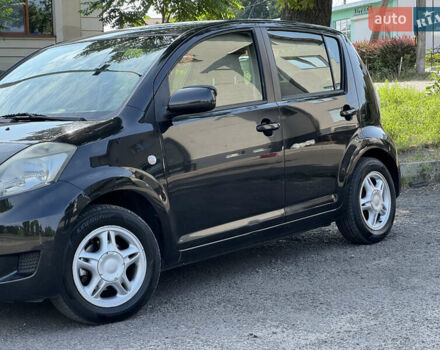Чорний Дайхатсу Sirion, об'ємом двигуна 1 л та пробігом 116 тис. км за 4200 $, фото 4 на Automoto.ua