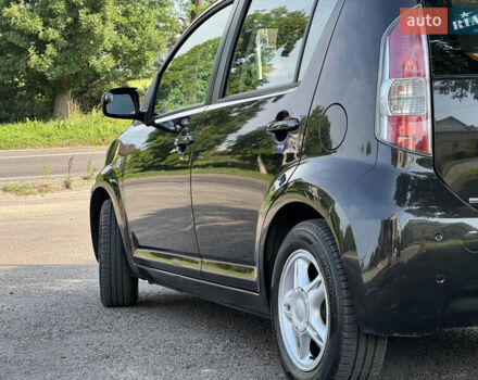 Черный Дайхатсу Сирион, объемом двигателя 1 л и пробегом 116 тыс. км за 3700 $, фото 7 на Automoto.ua