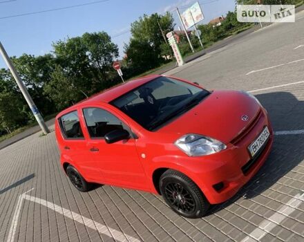 Червоний Дайхатсу Sirion, об'ємом двигуна 1 л та пробігом 79 тис. км за 5599 $, фото 6 на Automoto.ua