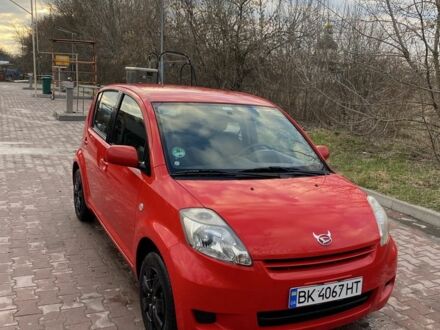 Червоний Дайхатсу Sirion, об'ємом двигуна 1 л та пробігом 2 тис. км за 4400 $, фото 1 на Automoto.ua