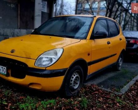 Желтый Дайхатсу Сирион, объемом двигателя 1 л и пробегом 220 тыс. км за 1700 $, фото 1 на Automoto.ua