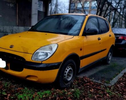 Желтый Дайхатсу Сирион, объемом двигателя 1 л и пробегом 220 тыс. км за 1700 $, фото 1 на Automoto.ua