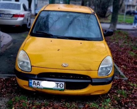 Желтый Дайхатсу Сирион, объемом двигателя 1 л и пробегом 220 тыс. км за 1700 $, фото 4 на Automoto.ua