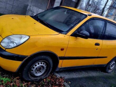 Желтый Дайхатсу Сирион, объемом двигателя 1 л и пробегом 220 тыс. км за 1700 $, фото 1 на Automoto.ua