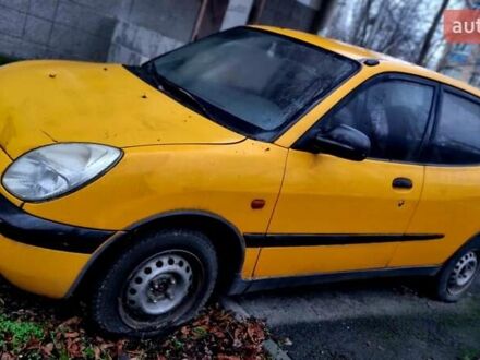 Желтый Дайхатсу Сирион, объемом двигателя 1 л и пробегом 220 тыс. км за 1700 $, фото 1 на Automoto.ua