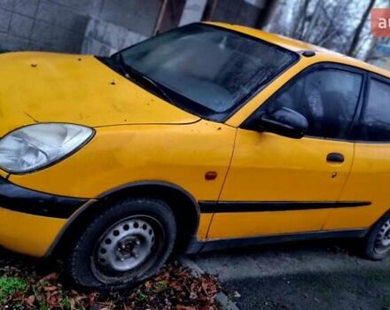 Желтый Дайхатсу Сирион, объемом двигателя 1 л и пробегом 220 тыс. км за 1700 $, фото 1 на Automoto.ua