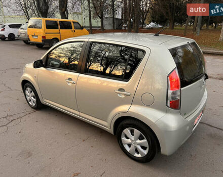 Серый Дайхатсу Сирион, объемом двигателя 1 л и пробегом 214 тыс. км за 4150 $, фото 3 на Automoto.ua