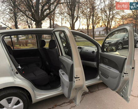 Серый Дайхатсу Сирион, объемом двигателя 1 л и пробегом 214 тыс. км за 4150 $, фото 11 на Automoto.ua