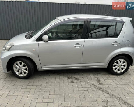 Серый Дайхатсу Сирион, объемом двигателя 1.5 л и пробегом 273 тыс. км за 3600 $, фото 2 на Automoto.ua