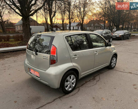 Серый Дайхатсу Сирион, объемом двигателя 1 л и пробегом 214 тыс. км за 4150 $, фото 4 на Automoto.ua