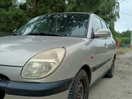 Дайхатсу Сирион 2000 в Буче на Automoto.ua Серый Дайхатсу Сирион, объемом двигателя 1 л и пробегом 196 тыс. км за 1690 $, фото 1 на Automoto.ua