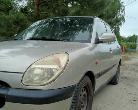 Сірий Дайхатсу Sirion, об'ємом двигуна 1 л та пробігом 196 тис. км за 1999 $, фото 1 на Automoto.ua