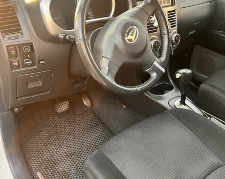 Белый Дайхатсу Териос, объемом двигателя 1.5 л и пробегом 180 тыс. км за 7000 $, фото 6 на Automoto.ua