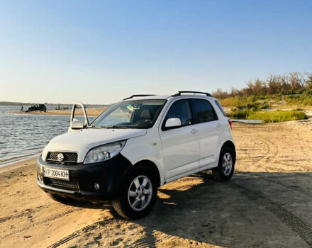 Белый Дайхатсу Териос, объемом двигателя 1.5 л и пробегом 180 тыс. км за 7000 $, фото 1 на Automoto.ua