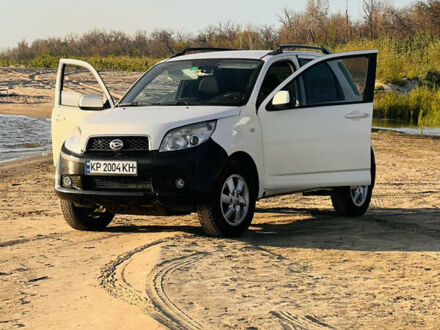 Белый Дайхатсу Териос, объемом двигателя 1.5 л и пробегом 180 тыс. км за 7000 $, фото 1 на Automoto.ua