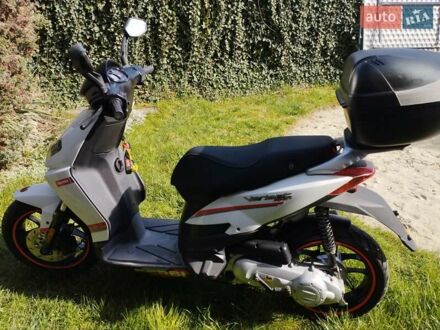 Дерби Вариант Спорт 2012 в Ужгороде на Automoto.ua Белый Дерби Вариант Спорт, объемом двигателя 0.05 л и пробегом 9 тыс. км за 825 $, фото 1 на Automoto.ua