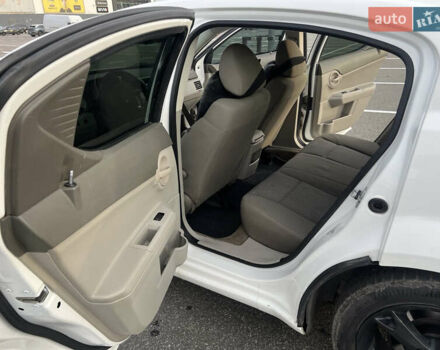 Белый Додж Авенджер, объемом двигателя 2 л и пробегом 328 тыс. км за 5800 $, фото 10 на Automoto.ua