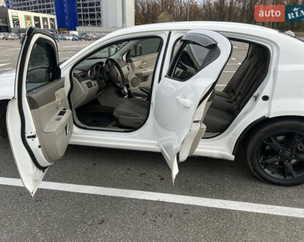 Белый Додж Авенджер, объемом двигателя 2 л и пробегом 328 тыс. км за 5800 $, фото 9 на Automoto.ua