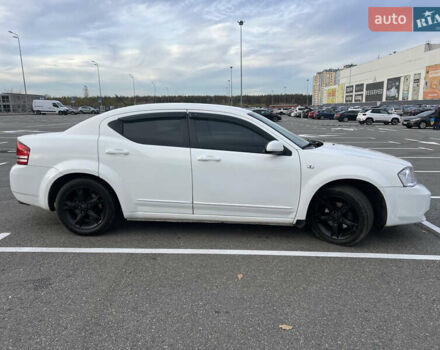 Белый Додж Авенджер, объемом двигателя 2 л и пробегом 328 тыс. км за 5800 $, фото 7 на Automoto.ua