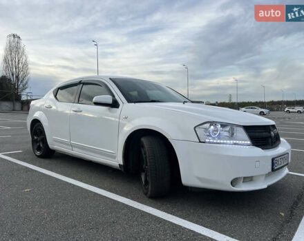 Белый Додж Авенджер, объемом двигателя 2 л и пробегом 328 тыс. км за 5800 $, фото 2 на Automoto.ua