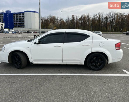 Белый Додж Авенджер, объемом двигателя 2 л и пробегом 328 тыс. км за 5800 $, фото 5 на Automoto.ua