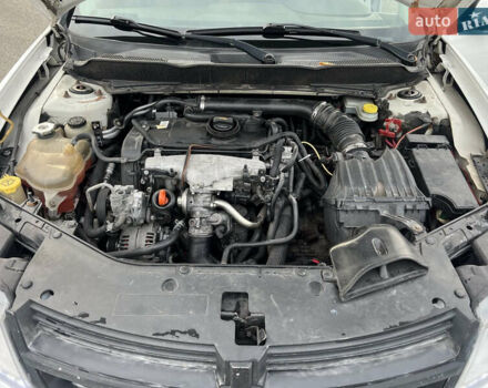 Белый Додж Авенджер, объемом двигателя 2 л и пробегом 328 тыс. км за 5800 $, фото 15 на Automoto.ua