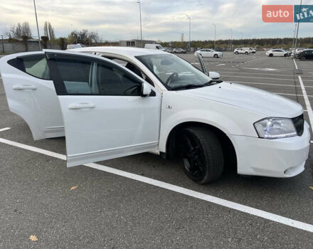 Белый Додж Авенджер, объемом двигателя 2 л и пробегом 328 тыс. км за 5800 $, фото 3 на Automoto.ua