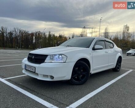 Белый Додж Авенджер, объемом двигателя 2 л и пробегом 329 тыс. км за 4400 $, фото 1 на Automoto.ua