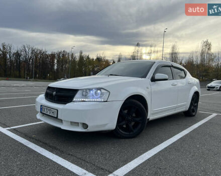 Белый Додж Авенджер, объемом двигателя 2 л и пробегом 328 тыс. км за 4905 $, фото 1 на Automoto.ua