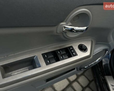 Черный Додж Авенджер, объемом двигателя 2.36 л и пробегом 266 тыс. км за 5300 $, фото 15 на Automoto.ua