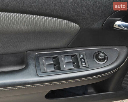 Чорний Додж Avenger, об'ємом двигуна 2.36 л та пробігом 287 тис. км за 7400 $, фото 24 на Automoto.ua