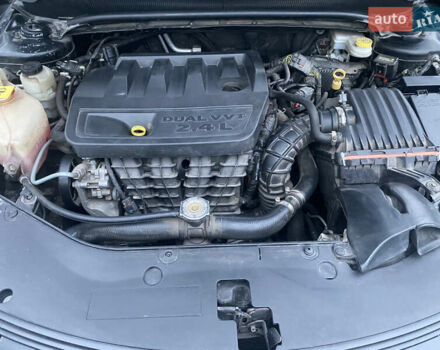 Черный Додж Авенджер, объемом двигателя 2.4 л и пробегом 134 тыс. км за 15000 $, фото 12 на Automoto.ua