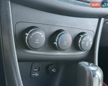 Черный Додж Авенджер, объемом двигателя 2.36 л и пробегом 177 тыс. км за 7200 $, фото 32 на Automoto.ua