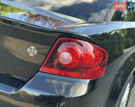 Черный Додж Авенджер, объемом двигателя 2.36 л и пробегом 177 тыс. км за 7200 $, фото 12 на Automoto.ua