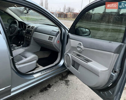 Серый Додж Авенджер, объемом двигателя 2.36 л и пробегом 265 тыс. км за 4500 $, фото 9 на Automoto.ua