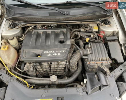 Серый Додж Авенджер, объемом двигателя 2.4 л и пробегом 195 тыс. км за 7000 $, фото 31 на Automoto.ua