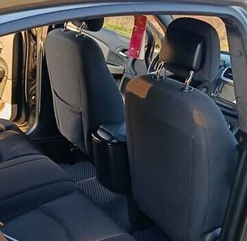 Серый Додж Авенджер, объемом двигателя 2.4 л и пробегом 116 тыс. км за 8300 $, фото 18 на Automoto.ua