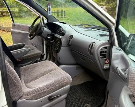 Белый Додж Караван, объемом двигателя 2.5 л и пробегом 248 тыс. км за 2700 $, фото 4 на Automoto.ua