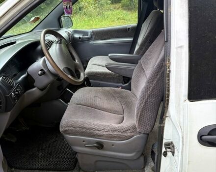 Белый Додж Караван, объемом двигателя 2.5 л и пробегом 248 тыс. км за 2700 $, фото 3 на Automoto.ua