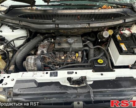 Белый Додж Караван, объемом двигателя 2.5 л и пробегом 248 тыс. км за 2700 $, фото 7 на Automoto.ua