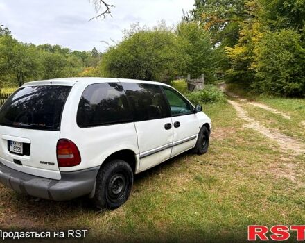 Белый Додж Караван, объемом двигателя 2.5 л и пробегом 248 тыс. км за 2700 $, фото 1 на Automoto.ua