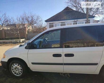 Білий Додж Caravan, об'ємом двигуна 3.3 л та пробігом 233 тис. км за 7000 $, фото 3 на Automoto.ua