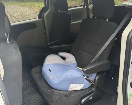 Белый Додж Караван, объемом двигателя 3.6 л и пробегом 250 тыс. км за 12000 $, фото 4 на Automoto.ua