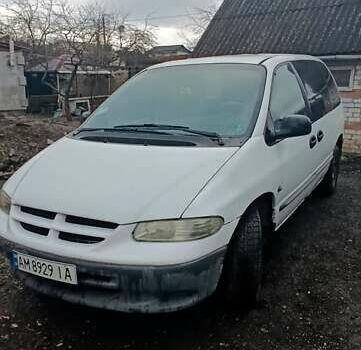 Белый Додж Караван, объемом двигателя 2.5 л и пробегом 200 тыс. км за 2600 $, фото 1 на Automoto.ua