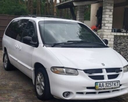 Белый Додж Караван, объемом двигателя 3 л и пробегом 370 тыс. км за 4000 $, фото 1 на Automoto.ua