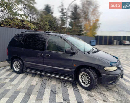 Черный Додж Караван, объемом двигателя 2.5 л и пробегом 515 тыс. км за 3900 $, фото 3 на Automoto.ua