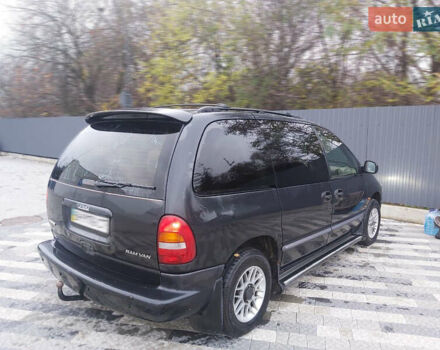 Черный Додж Караван, объемом двигателя 2.5 л и пробегом 515 тыс. км за 3900 $, фото 7 на Automoto.ua