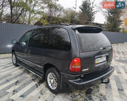 Черный Додж Караван, объемом двигателя 2.5 л и пробегом 515 тыс. км за 3900 $, фото 6 на Automoto.ua