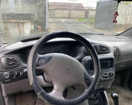 Черный Додж Караван, объемом двигателя 2.5 л и пробегом 400 тыс. км за 2300 $, фото 5 на Automoto.ua